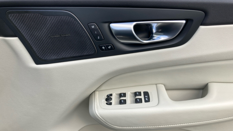 Volvo XC60 2.0 B4D Plus Dark 5dr AWD Geartronic Diesel Estate